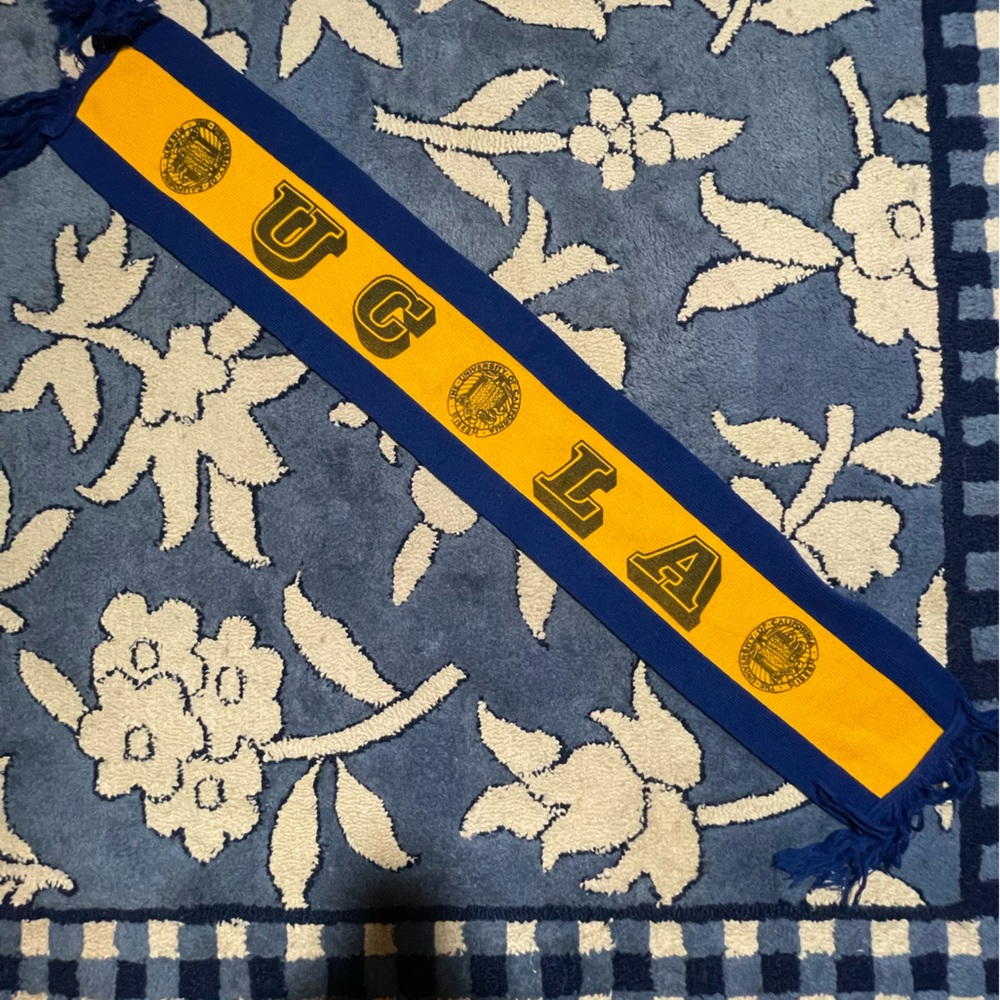 UCLA scarf